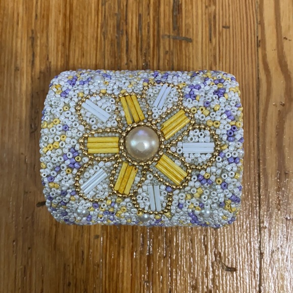 Beaded small Jewelry box - Picture 2 of 10